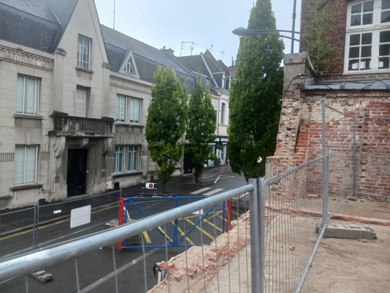 Réhabilitation d'un ancien ERP existant (maison de retraite), en maison médicale